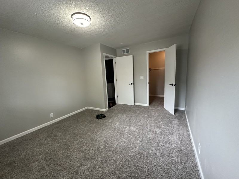 413 W 14th St - Photo 4 of 6