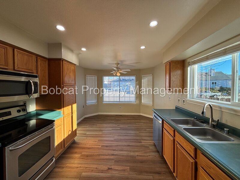 3522 Smoketree Ave - Photo 6 of 38