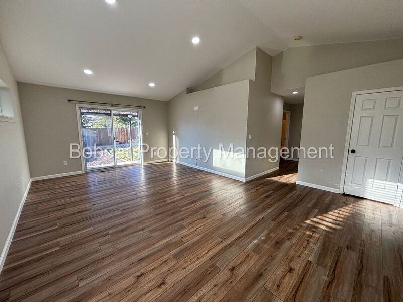 3522 Smoketree Ave - Photo 7 of 38