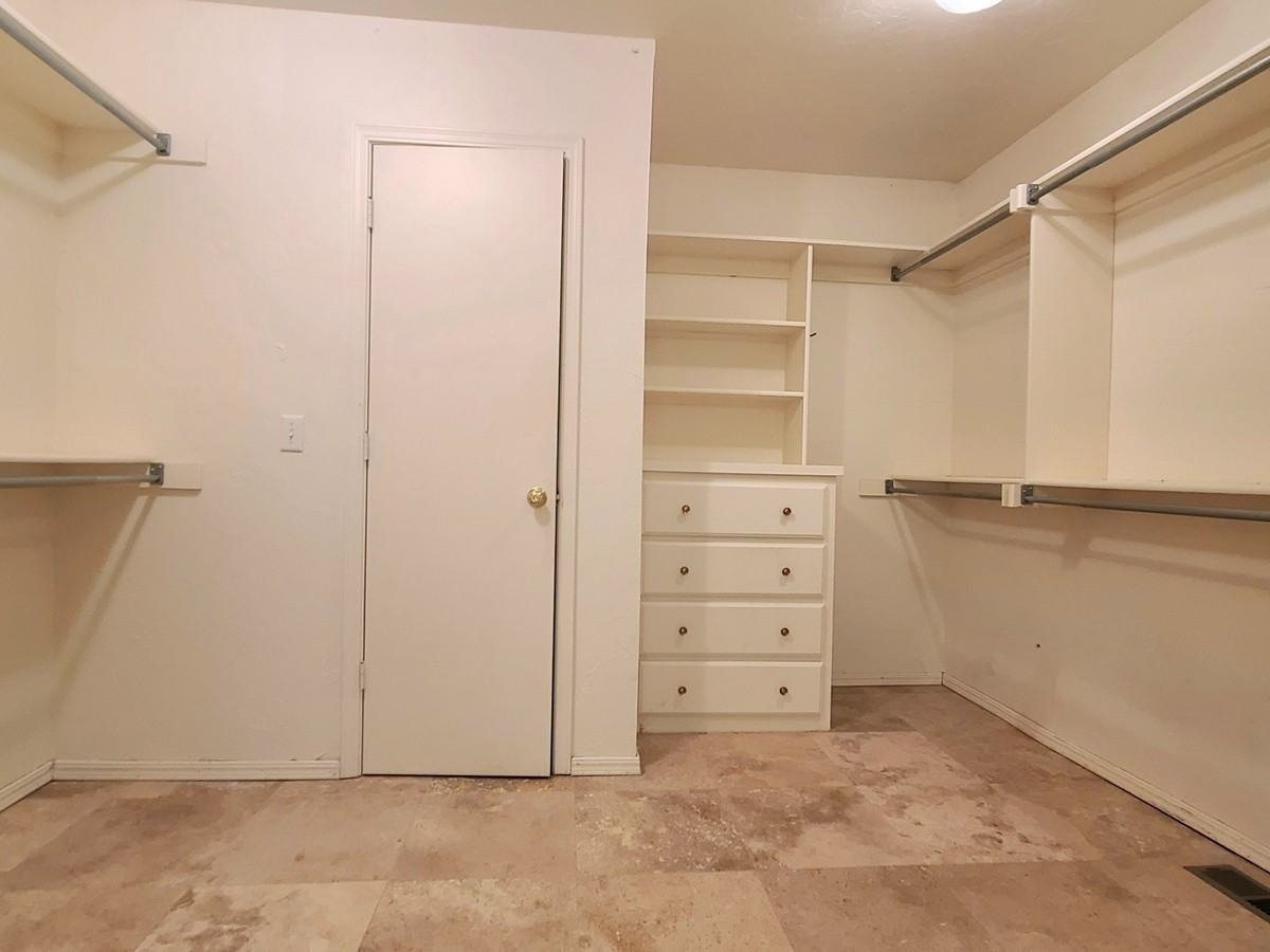 5604 Nw 106th St #1 - Photo 4 of 40