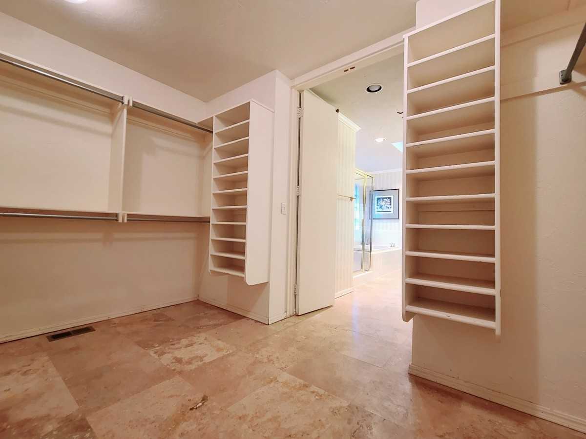 5604 Nw 106th St #1 - Photo 4 of 40