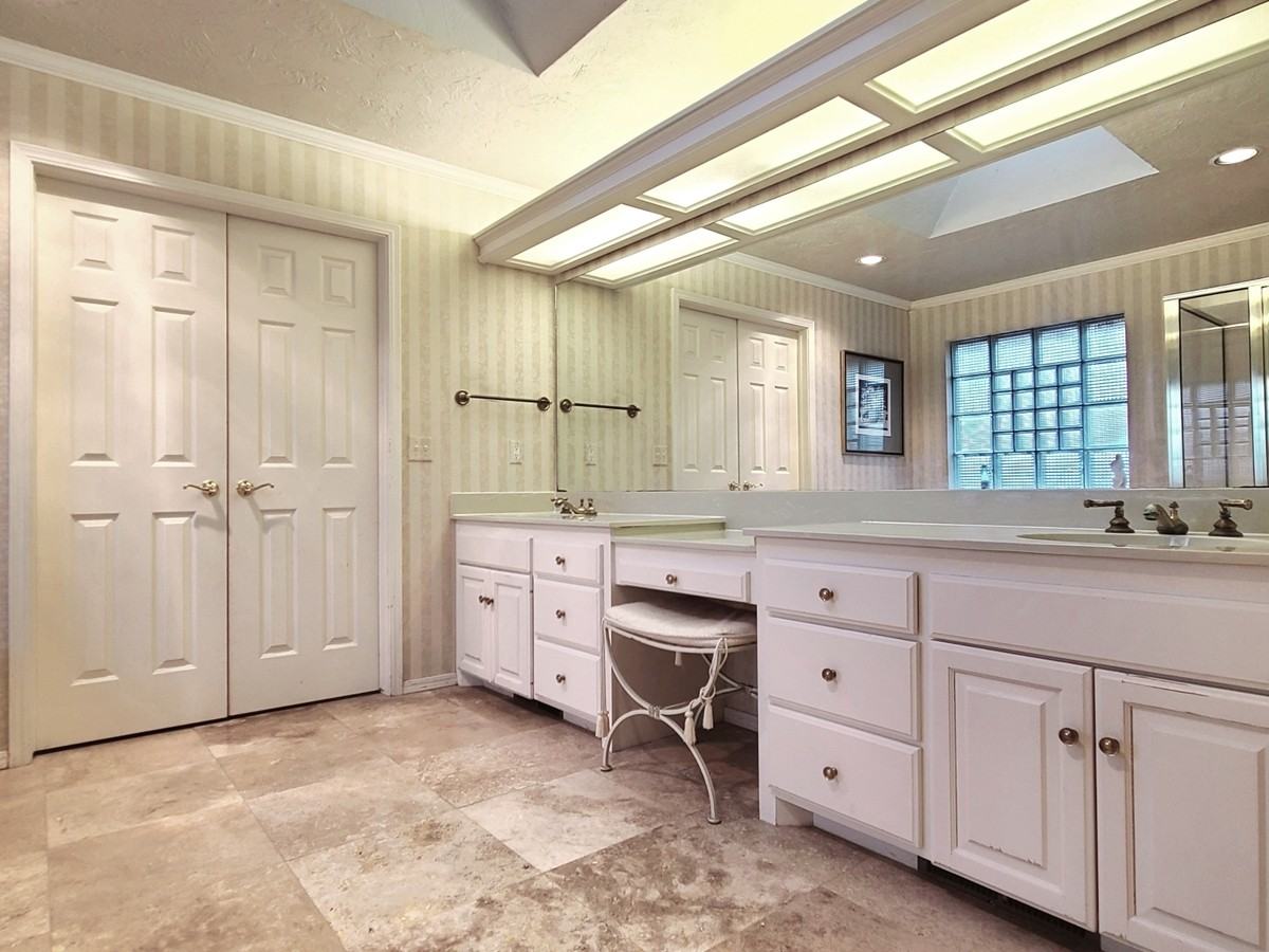 5604 Nw 106th St #1 - Photo 7 of 40