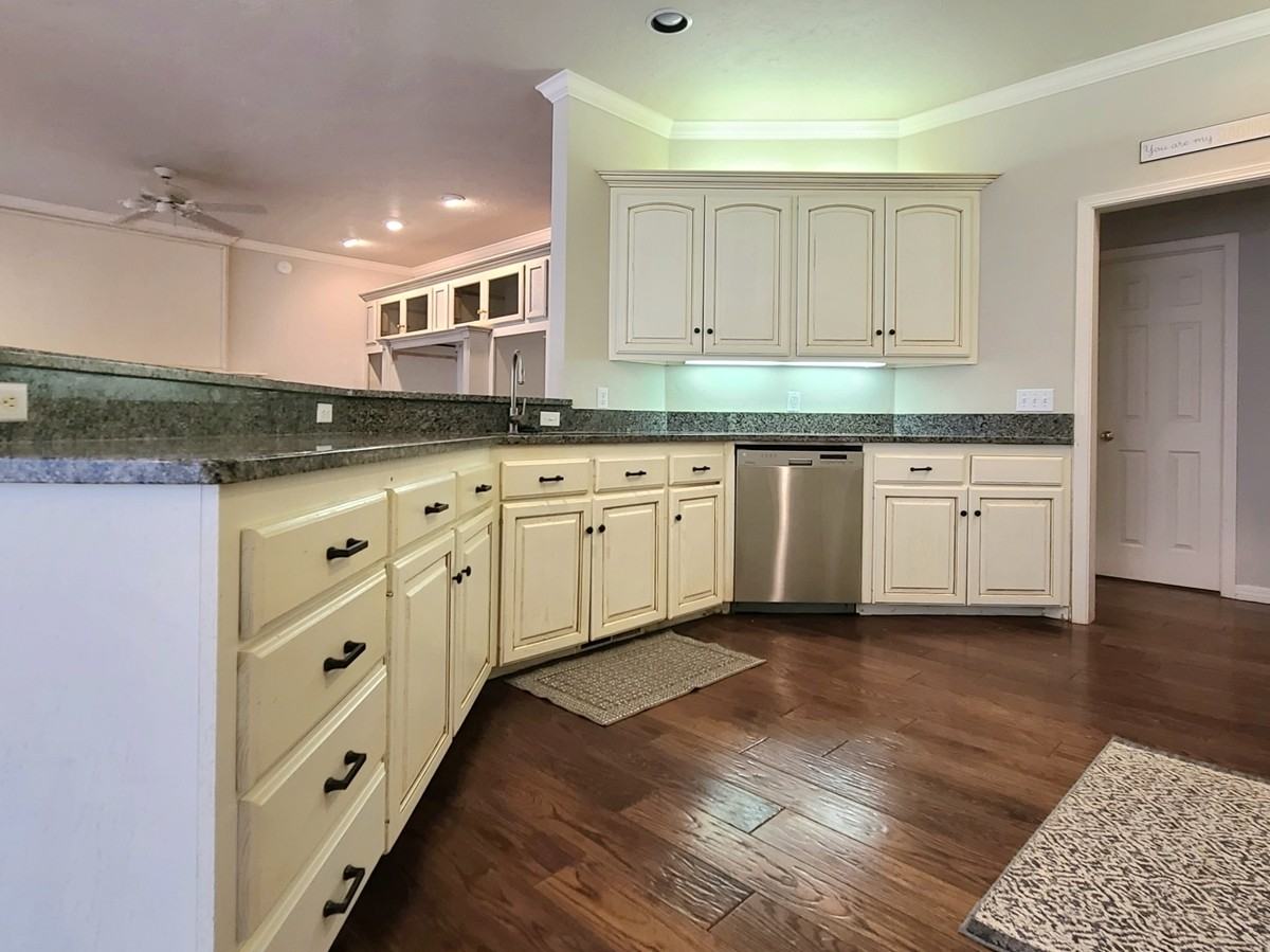 5604 Nw 106th St #1 - Photo 6 of 40