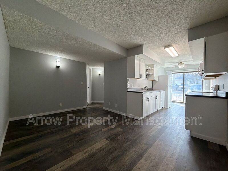 3405 Holdrege St #102 - Photo 3 of 11