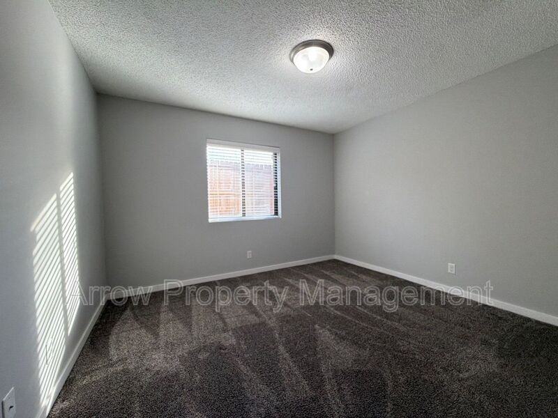 3405 Holdrege St #102 - Photo 6 of 11