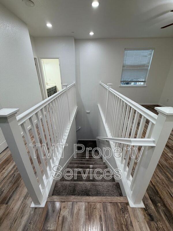 939 Dixieanne Ave - Photo 4 of 11