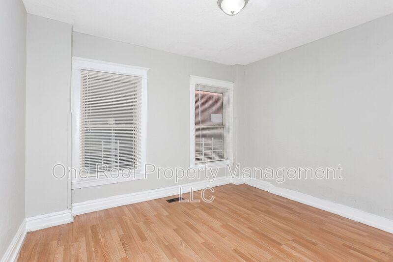 3228 E 8th St #1W - Photo 4 of 14