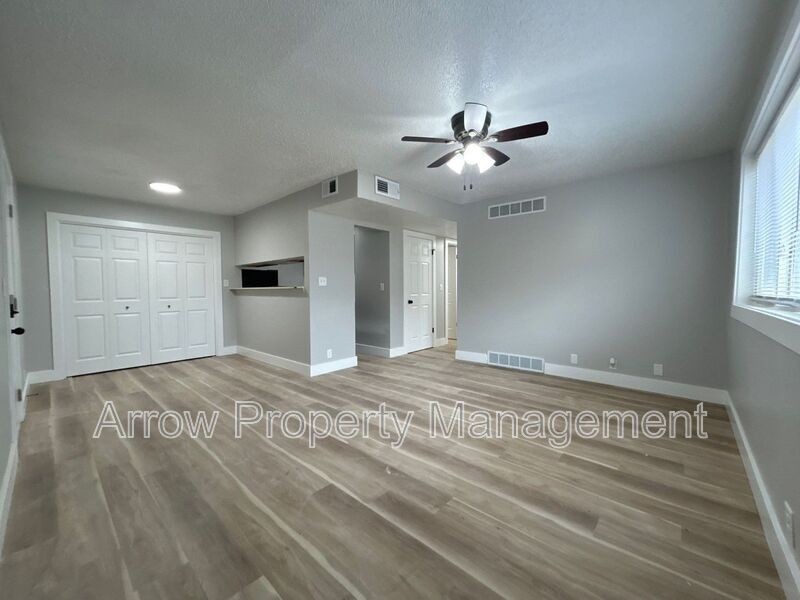 1010 N 16th St #B2 - Photo 2 of 10