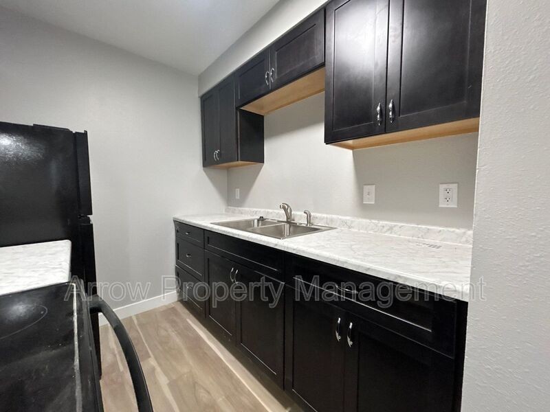 1010 N 16th St #B2 - Photo 4 of 10