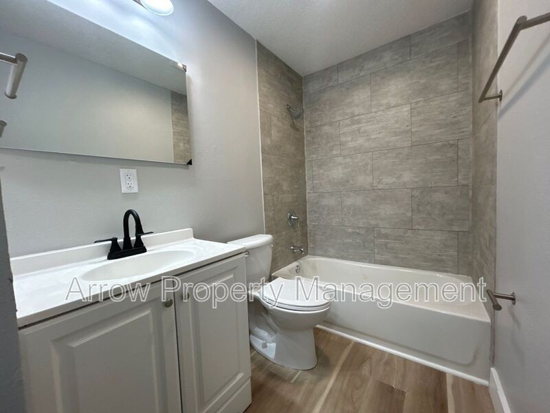 1010 N 16th St #B2 - Photo 5 of 10