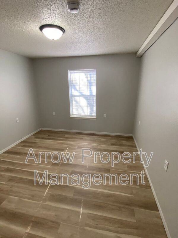1013 14th St - Photo 6 of 9