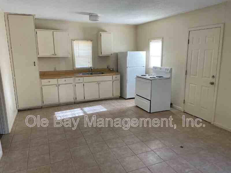 400B Hall Ave - Photo 2 of 4