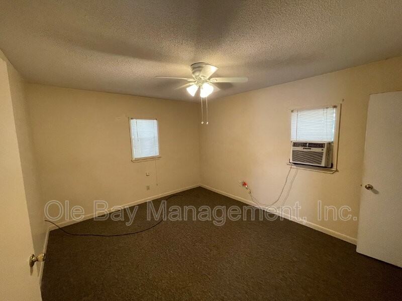 400B Hall Ave - Photo 3 of 4