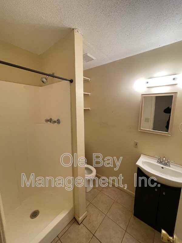 400B Hall Ave - Photo 4 of 4