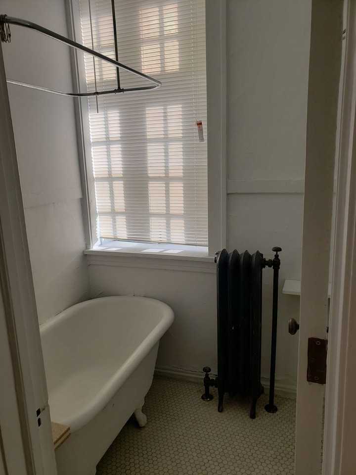 Yale Place Apartments - Photo 7 of 12