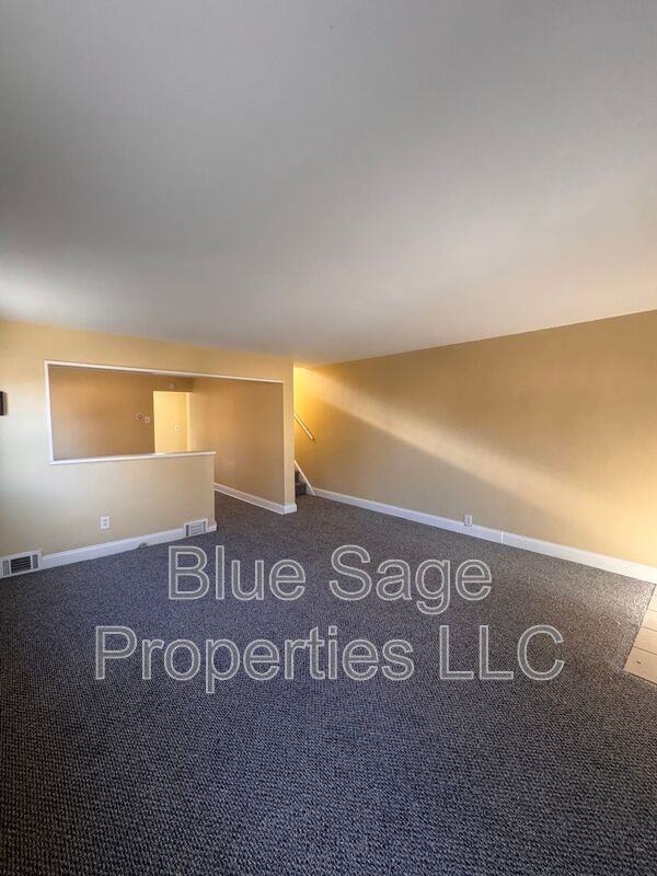 1024 Broad St - Photo 4 of 33