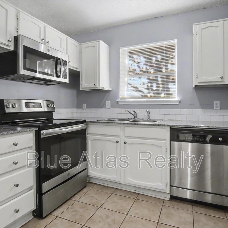 1009 W Hills Ter - Photo 7 of 31