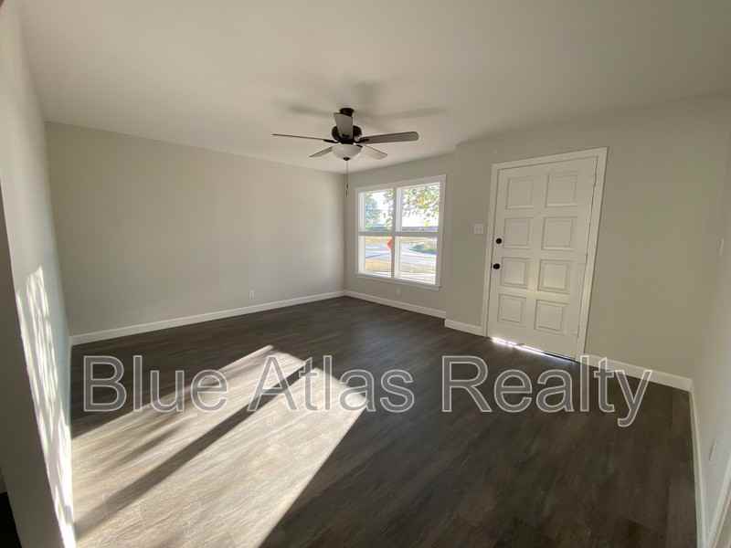 1303 College St - Photo 2 of 19