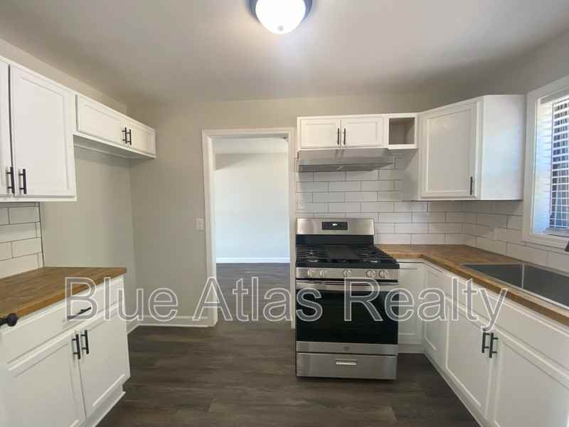 1303 College St - Photo 4 of 19