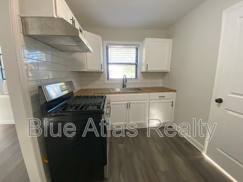 1303 College St - Photo 6 of 19