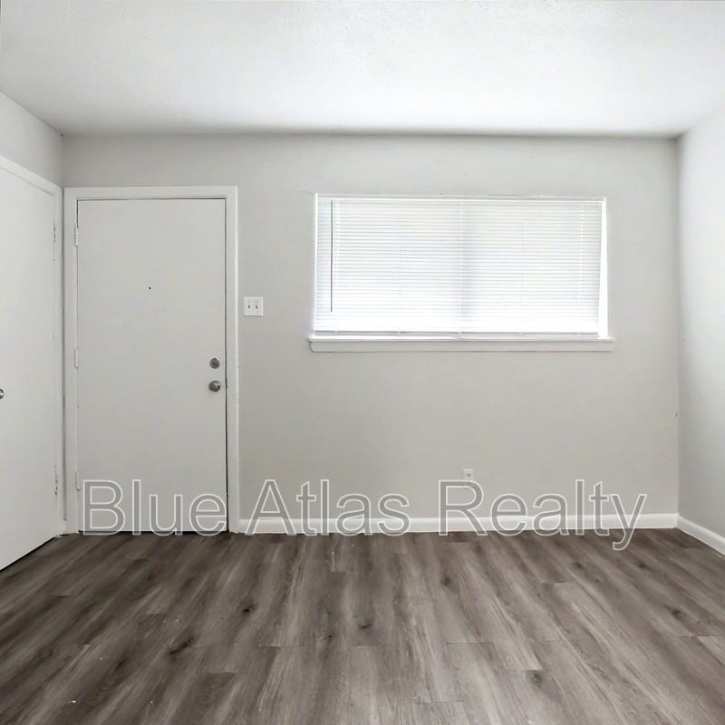 411 E Polk St #1 - Photo 3 of 20