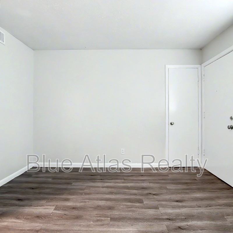 411 E Polk St #1 - Photo 5 of 20