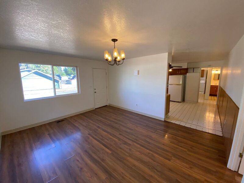 1011 Cedar St - Photo 3 of 19