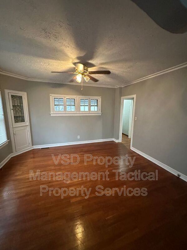 10615 S Highland Ave - Photo 4 of 17