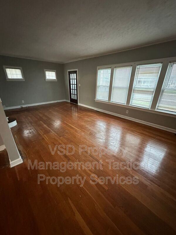 10615 S Highland Ave - Photo 5 of 17