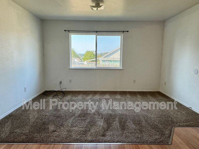 642 1/2 Dearborn Ave - Photo 3 of 9