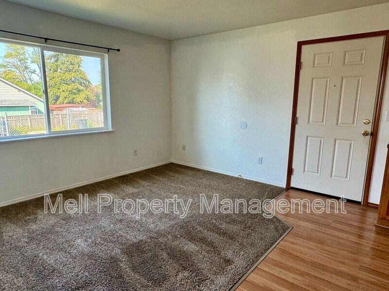 642 1/2 Dearborn Ave - Photo 4 of 9