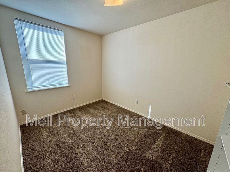 642 1/2 Dearborn Ave - Photo 5 of 9