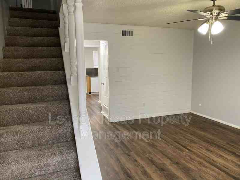 1503 N Nolan River Rd Apt A - Photo 2 of 22