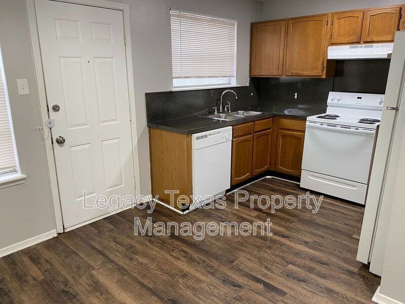 1503 N Nolan River Rd Apt A - Photo 6 of 22