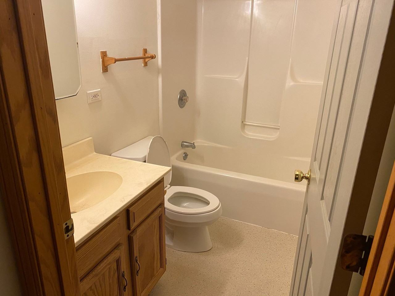 208 N Harvey - Photo 6 of 18