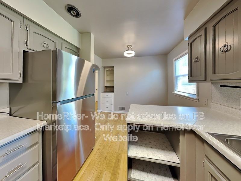 1117 S Walnut St - Photo 5 of 29