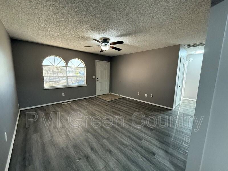 306 E 3rd St - Photo 3 of 14