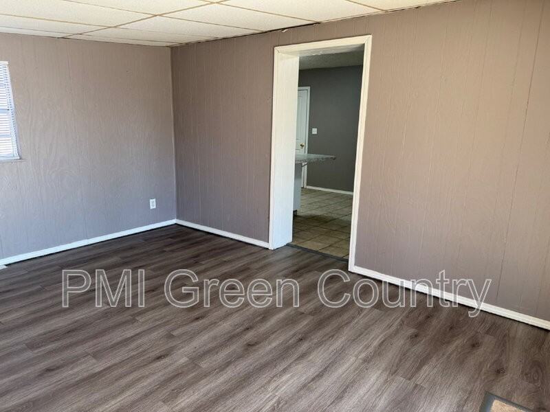 306 E 3rd St - Photo 7 of 14