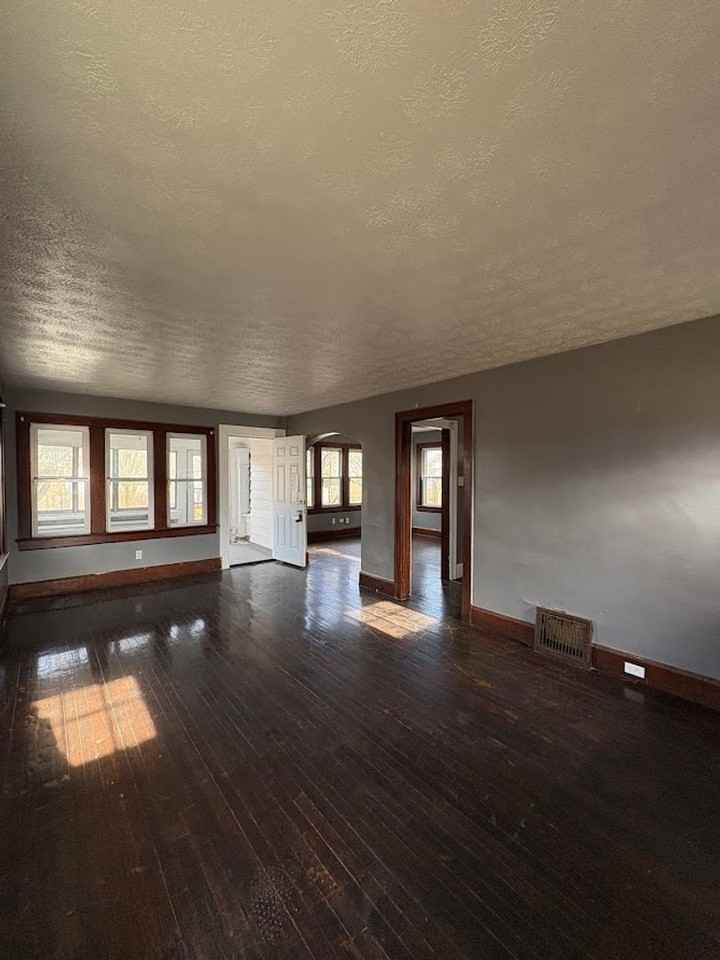 710 Lakemont Ave - Photo 7 of 23