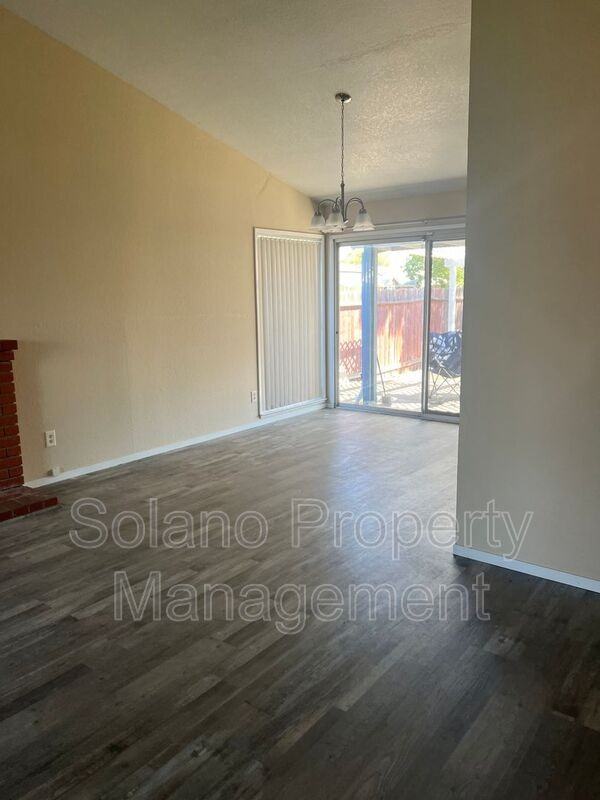 300 Kendrick Ln - Photo 2 of 16