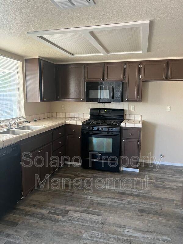 300 Kendrick Ln - Photo 5 of 16