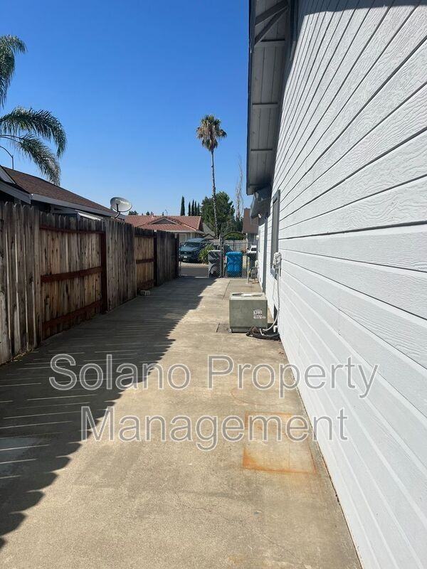 300 Kendrick Ln - Photo 6 of 16