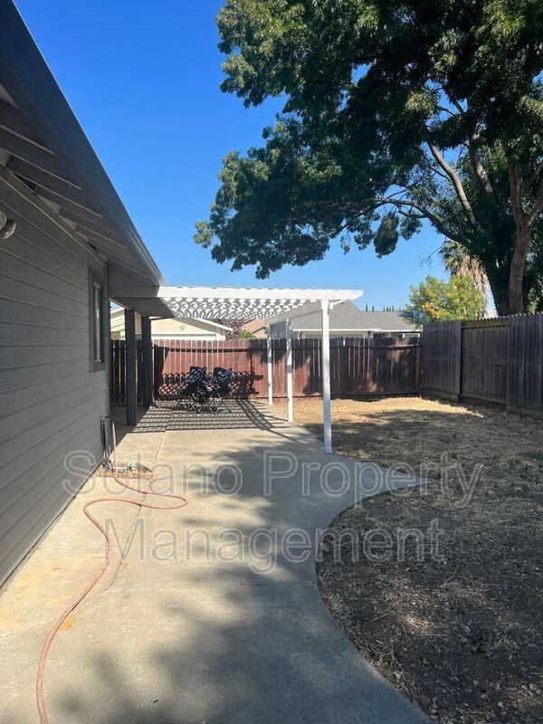 300 Kendrick Ln - Photo 7 of 16