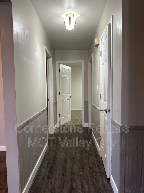 647 8th Ave Sw - Photo 7 of 26