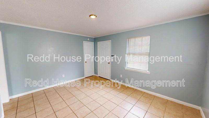 111 Nann St - Photo 3 of 17