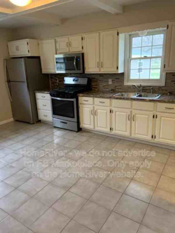 7730 Dakota St - Photo 4 of 25