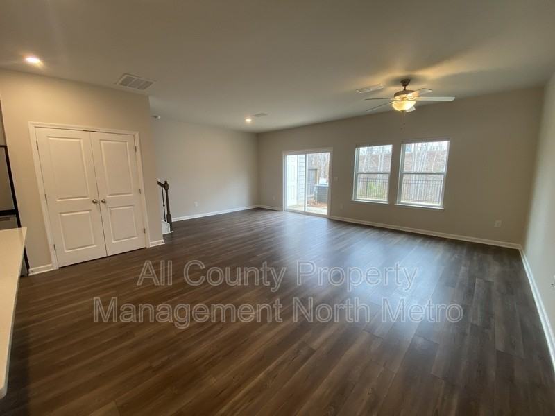 168 Timberland Ave - Photo 5 of 19