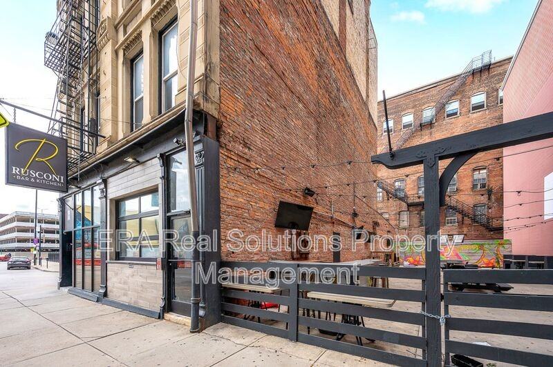 124 W 6th St #A - Photo 3 of 24