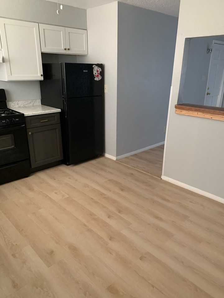 3716 Bryn Mawr Dr Ne #D - Photo 2 of 10