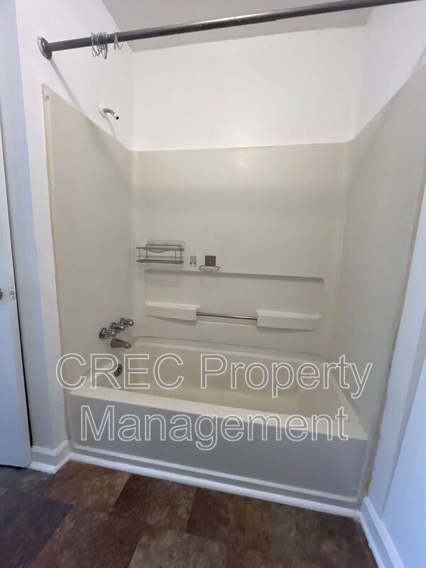 126 Alexander St #G - Photo 7 of 9